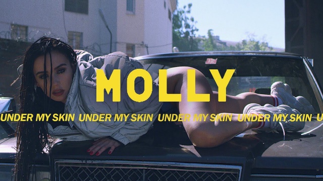 Очень сексуальный клип от MOLLY - Under my skin (Премьера клипа 2018)