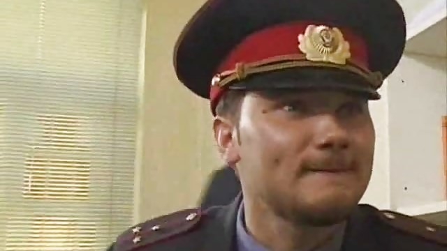 Брюнетку с короткими волосами BBW Российский полицай ебет ...