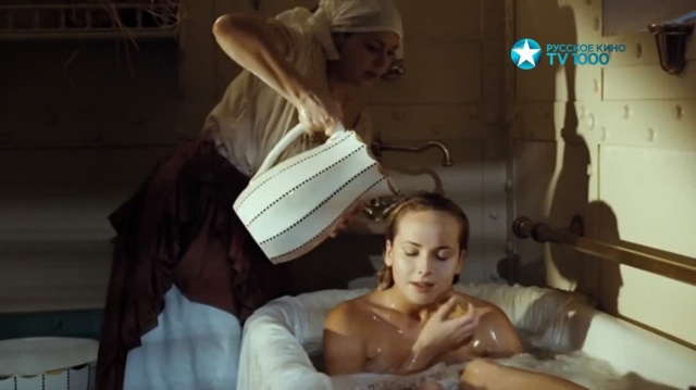 Горшкова Анна моется в ванной Пассажирка.2008